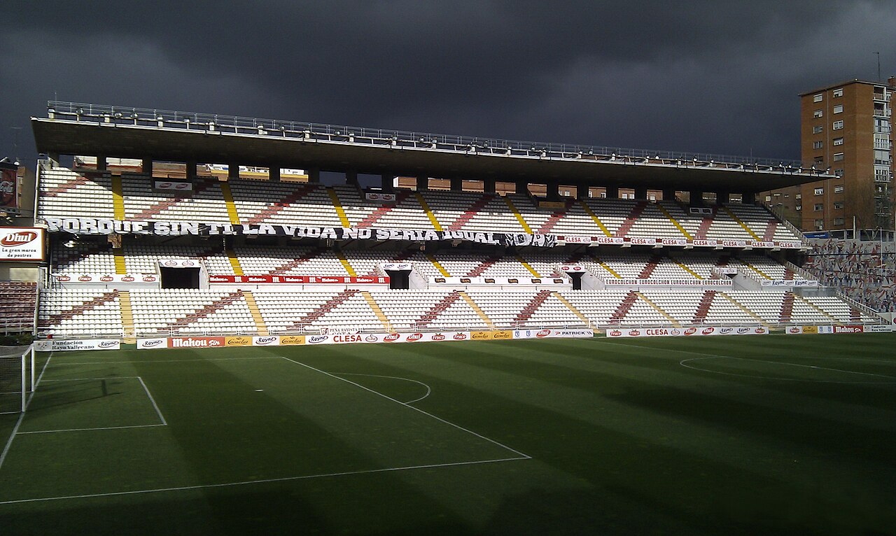 El Rayo vuelve a Vallecas: el Cagliari gana el Trofeo en los penaltis