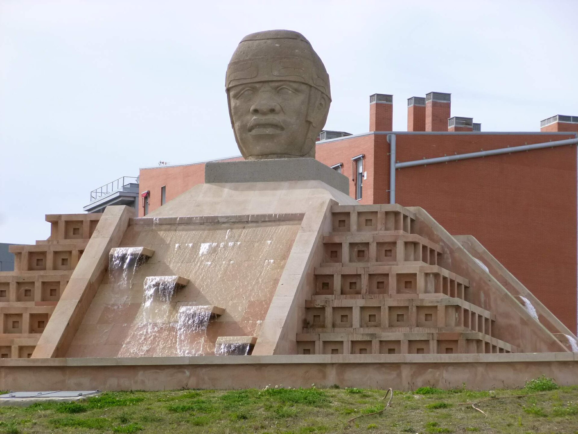 Abre la nueva biblioteca Benjamín Palencia en el Ensanche de Vallecas